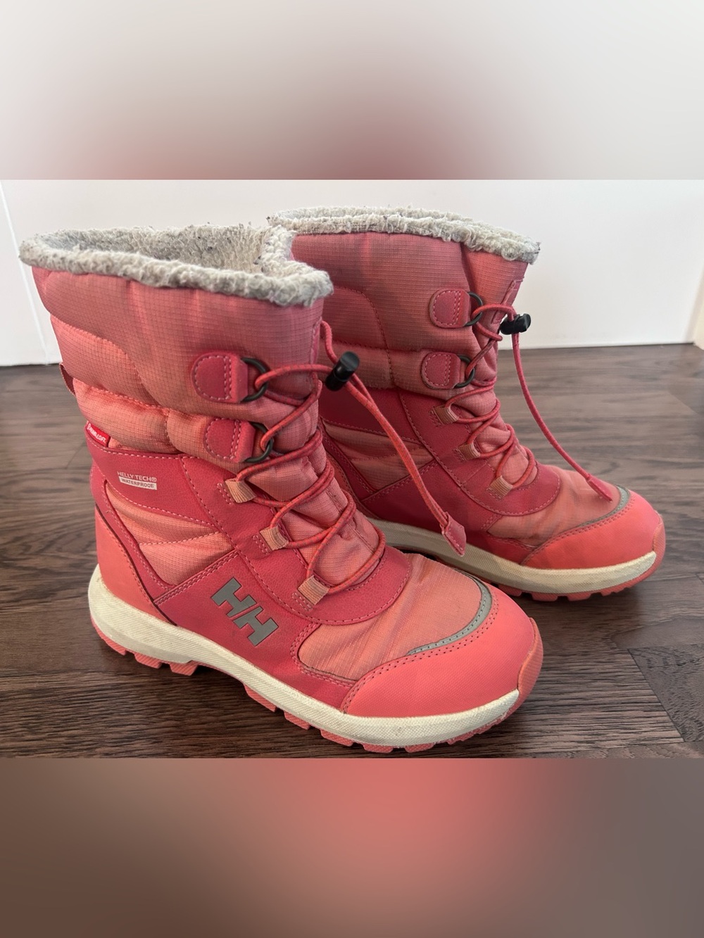Helly Hansen Size 3 Kids' Coral Pink Winter Boots